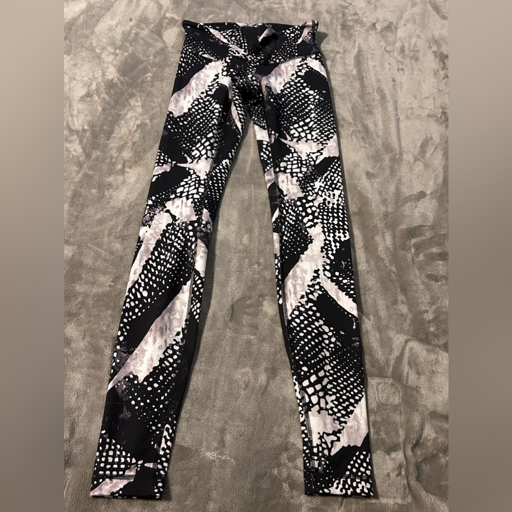 LULULEMON wunder under athletic full length mid rise black leggings size 4